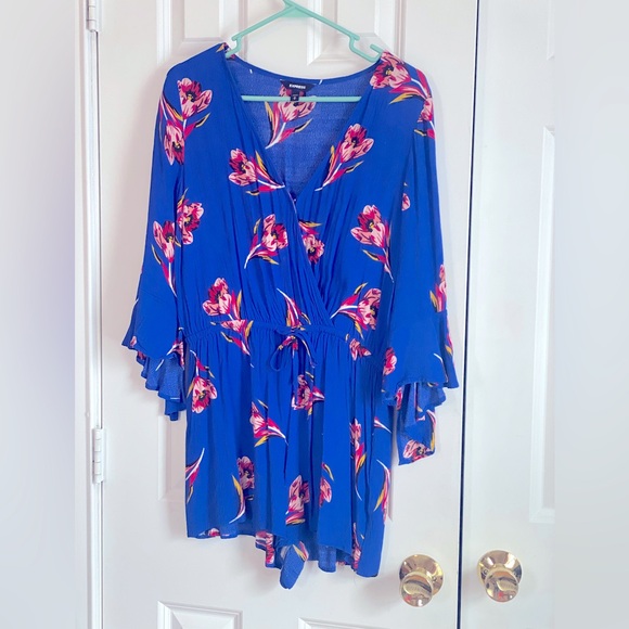 Express Pants - Express Size Medium Blue Floral 3/4 Sleeve Romper Short Rayon Summer